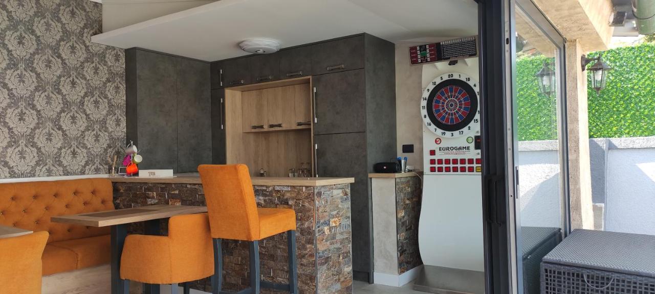 Lux Vila Aleksandar Sremska Kamenica ภายนอก รูปภาพ