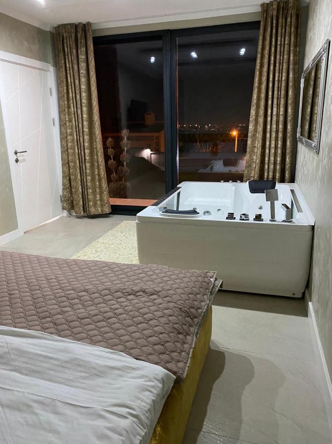 Lux Vila Aleksandar Sremska Kamenica ภายนอก รูปภาพ