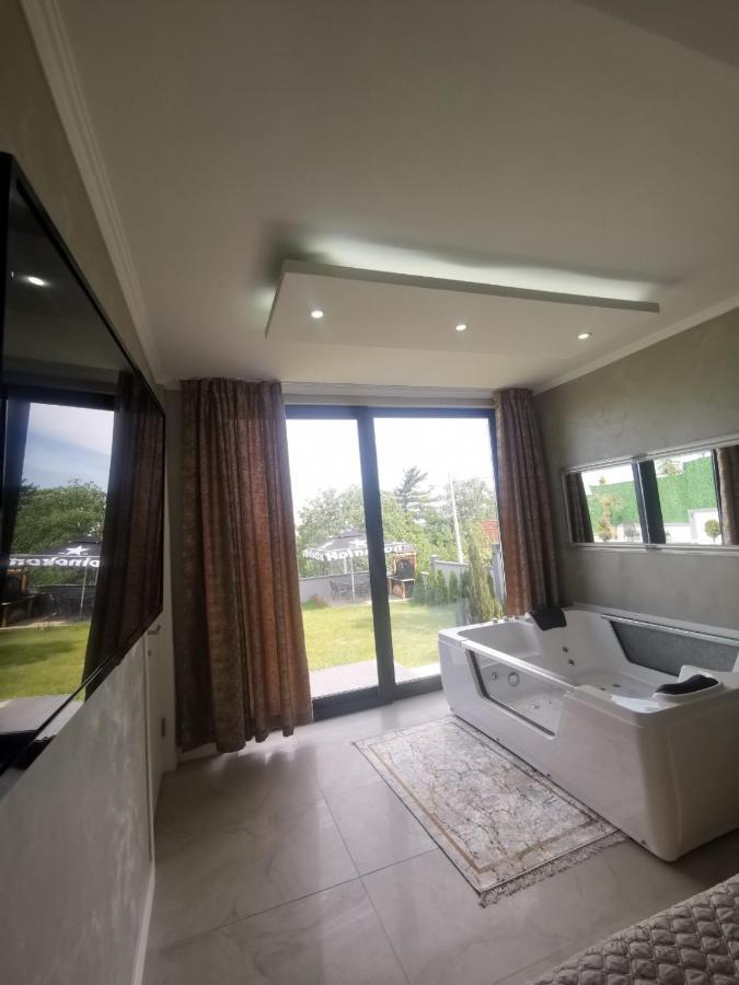 Lux Vila Aleksandar Sremska Kamenica ภายนอก รูปภาพ